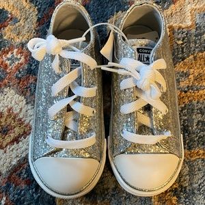 *NWT* Children’s Converse in Silver Glitter Size: Toddler 9